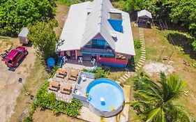 Cabaña con piscina, ideal para parejas y familias!